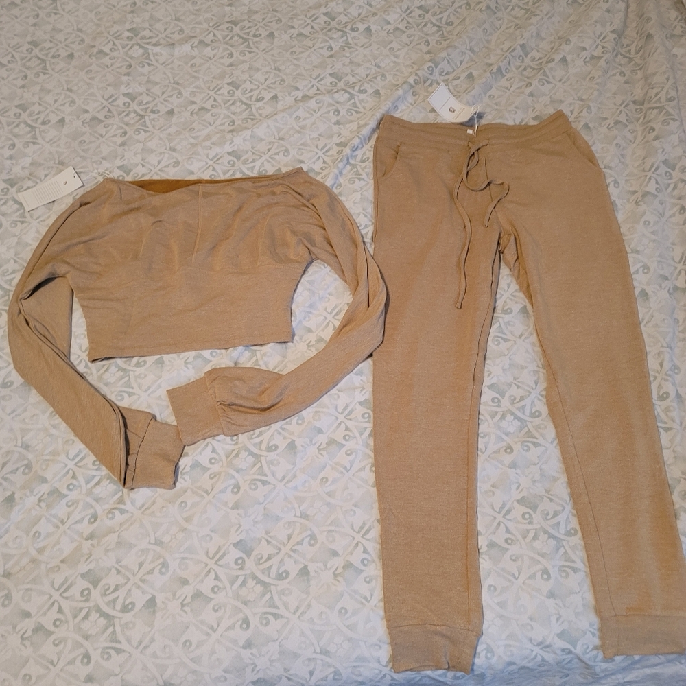 Buffbunny Dreamy Top and Joggers. Sold as set